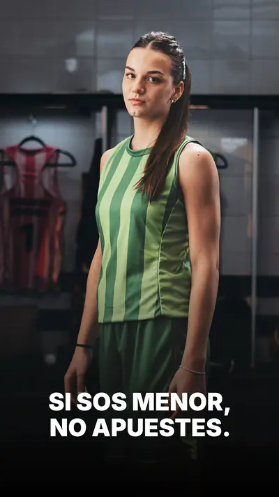 Pieza de la campaña: de frente de verde 15, camiseta que dice ¿CUÁNDO ME LA DEVOLVÉS?